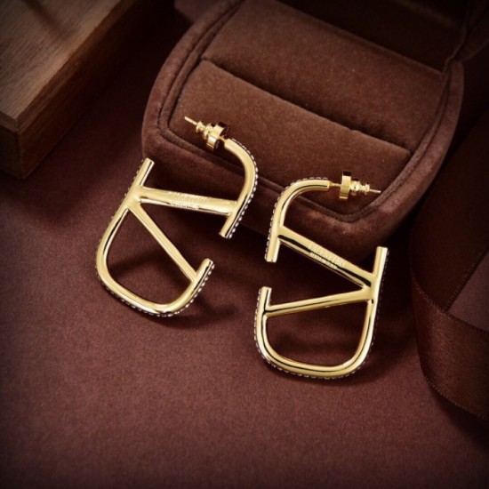 Outstanding functionality! Earrings 2023SS VALENTINO Valentino Outstanding functionality! Earrings 2023SS VALENTINO Valentino